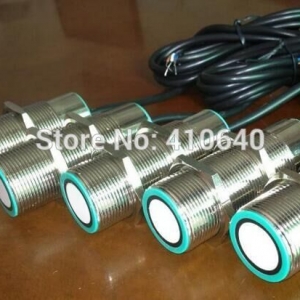 M18 Ultrasonic Sensor/Transducer 60 to 1000mm Range Adjustable 10~30V Working Voltage 2 Switch Outputs PNP